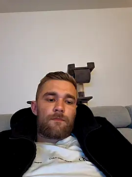 Benjamiinlt online show from April 7, 7:26 pm