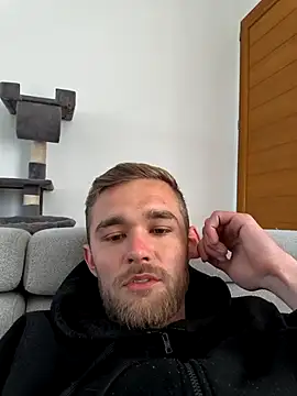 Benjamiinlt online show from April 21, 9:38 am