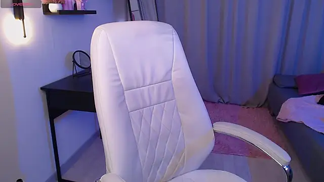 Haya Harareet online show from April 8, 7:32 am