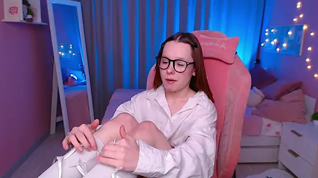 Haya Harareet online show from February 22, 8:17 am