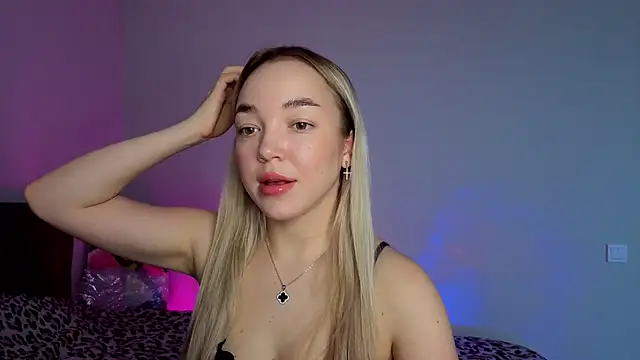 ChrissBerry online show from March 23, 3:39 am