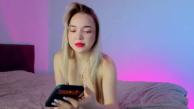 ChrissBerry online show from February 21, 6:26 am