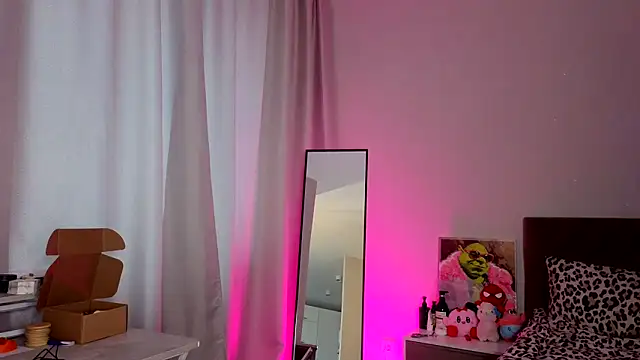 ChrissBerry online show from March 15, 3:35 am