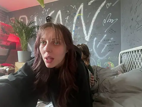 EmmaLyrica online show from April 14, 1:16 pm