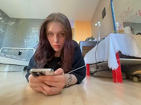 EmmaLyrica online show from April 18, 3:58 pm