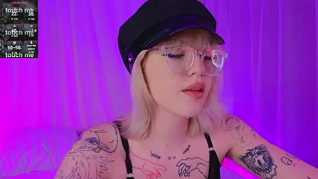 Snapshot of no_1dea chatting on February 19, 6:43 am no 1dea online show from February 19, 6:43 am