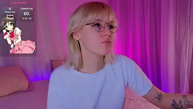 Snapshot of no_1dea chatting on February 11, 6:57 am no 1dea online show from February 11, 6:57 am