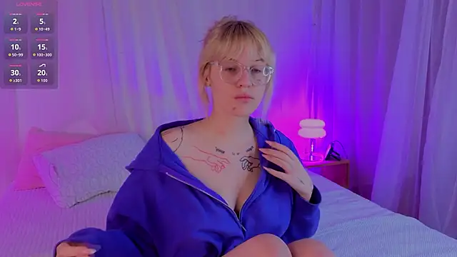 Snapshot of no_1dea chatting on February 24, 8:26 am no 1dea online show from February 24, 8:26 am