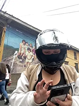 Scarlet auraa online show from February 24, 9:15 pm