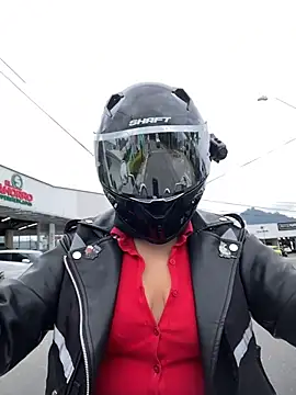 Scarlet auraa online show from March 18, 9:15 pm