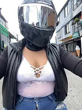 Scarlet auraa online show from February 5, 7:32 pm