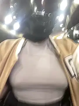 Scarlet auraa online show from February 25, 8:30 pm