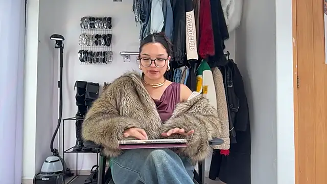 LubaLadeau online show from January 13, 2:21 pm