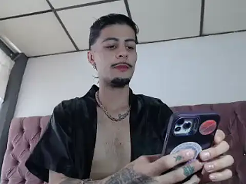 levconnor online show from January 18, 3:48 pm