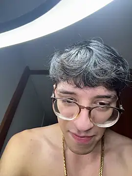 Snapshot of ArthurDavies_ chatting on February 2, 5:17 am ArthurDavies online show from February 2, 5:17 am