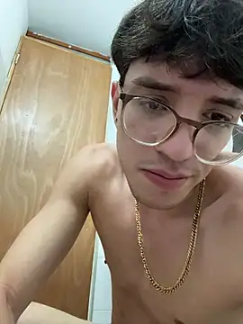 Snapshot of ArthurDavies_ chatting on February 3, 7:35 am ArthurDavies online show from February 3, 7:35 am