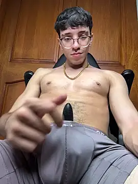 ArthurDavies  online show from March 22, 6:48 am