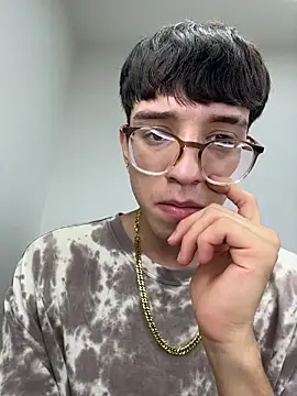 ArthurDavies  online show from January 17, 6:39 am