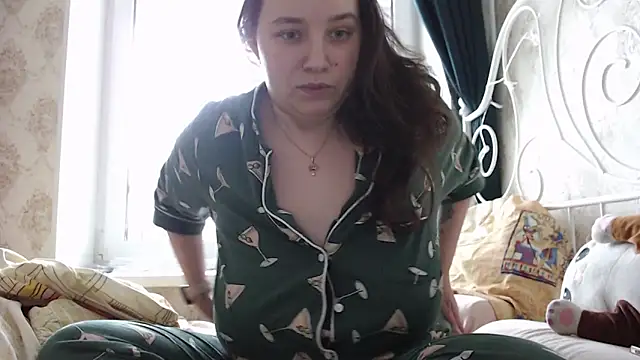 AmazingAllice online show from February 7, 1:19 pm