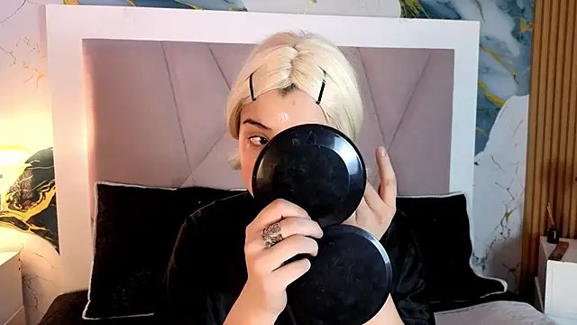 Snapshot of Sienna_Desiree chatting on June 21, 6:52 am Sienna Desiree online show from June 21, 6:52 am