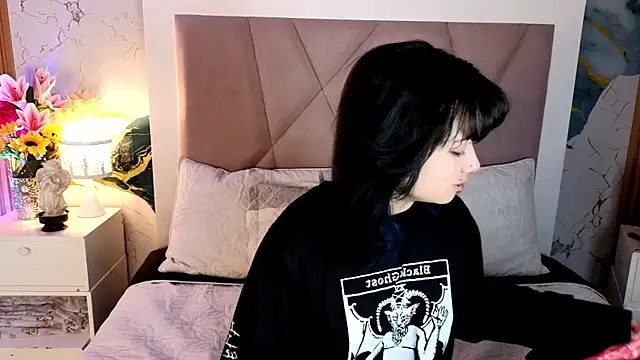 Snapshot of Sienna_Desiree chatting on June 24, 12:37 pm Sienna Desiree online show from June 24, 12:37 pm