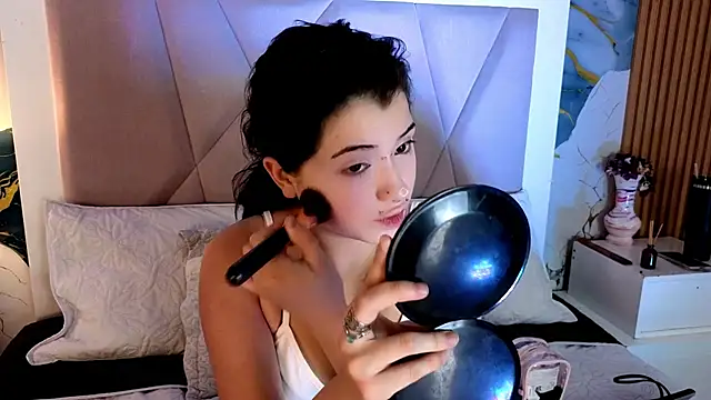 Snapshot of Sienna_Desiree chatting on June 12, 12:03 pm Sienna Desiree online show from June 12, 12:03 pm