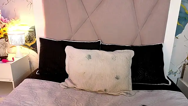 Snapshot of Sienna_Desiree chatting on June 15, 1:22 pm Sienna Desiree online show from June 15, 1:22 pm
