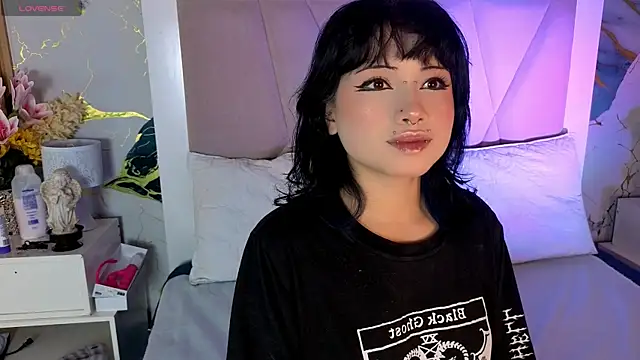 Snapshot of Sienna_Desiree chatting on May 24, 4:34 am Sienna Desiree online show from May 24, 4:34 am