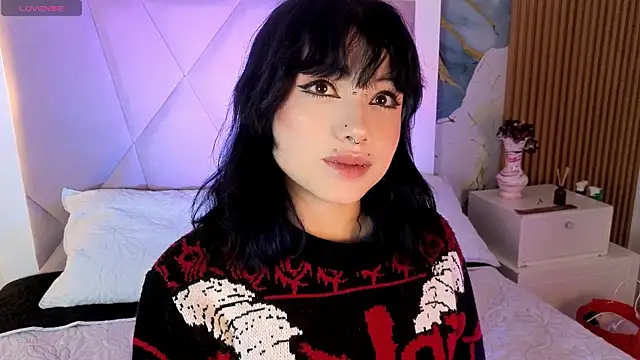 Snapshot of Sienna_Desiree chatting on May 23, 4:11 am Sienna Desiree online show from May 23, 4:11 am