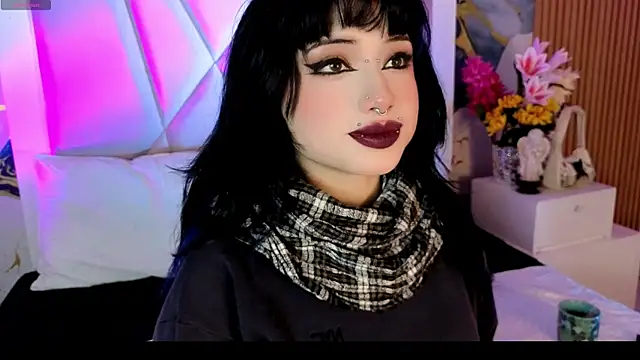 Snapshot of Sienna_Desiree chatting on April 23, 2:07 am Sienna Desiree online show from April 23, 2:07 am