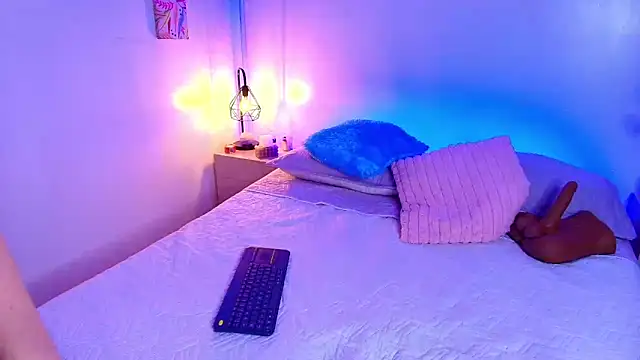 kitty whitte online show from February 7, 6:16 pm