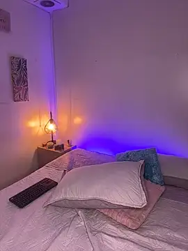 kitty whitte online show from February 8, 12:58 pm