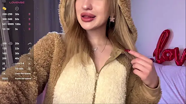  ViviV  online show from April 3, 9:38 am