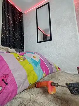 Isis Hot   online show from March 28, 12:39 pm