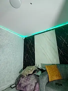 Isis Hot   online show from February 16, 11:20 am