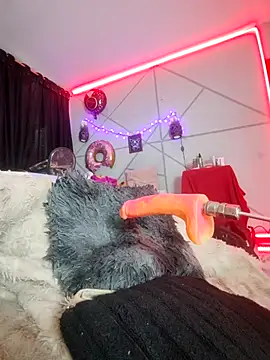 Isis Hot   online show from March 21, 12:42 pm