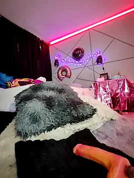 Isis Hot   online show from March 26, 11:41 am