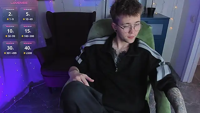 Snapshot of Tomas_Norton chatting on June 18, 8:25 pm Tomas Norton online show from June 18, 8:25 pm