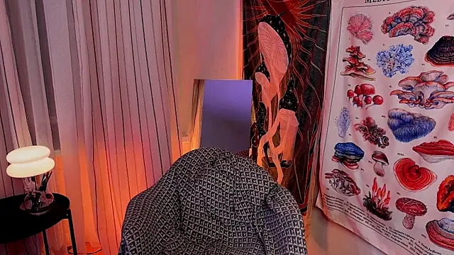 Hippieaura online show from July 8, 9:48 pm