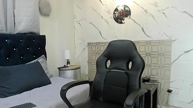 asher lux online show from April 7, 7:59 pm