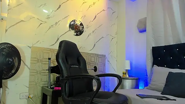 asher lux online show from February 25, 8:08 pm