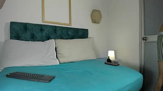 Snapshot of asher_lux chatting on June 9, 7:37 pm asher lux online show from June 9, 7:37 pm