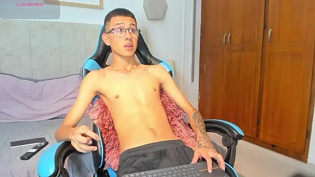 asher lux online show from February 2, 8:30 pm