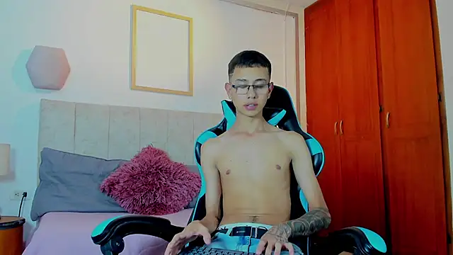 asher lux online show from March 31, 10:01 pm