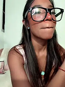 DAMMLEYLA online show from January 11, 7:15 am