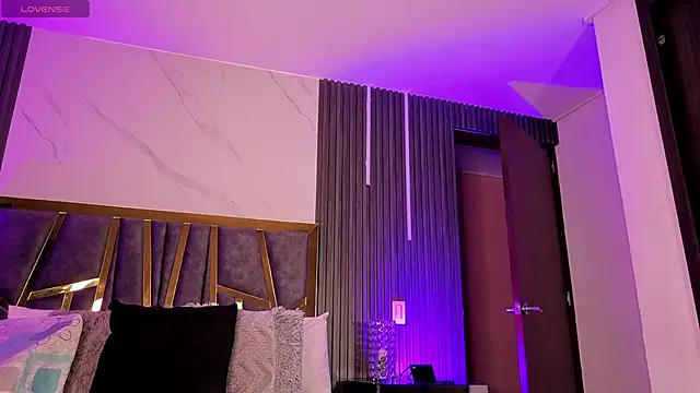 Chloe Connor online show from April 15, 6:19 am