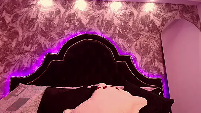 Chloe Connor online show from March 6, 9:43 pm