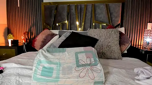 Chloe Connor online show from April 5, 3:19 pm