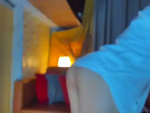 Snapshot of Andrea_bricks06 chatting on December 17, 3:50 am Andrea bricks06 online show from December 17, 3:50 am