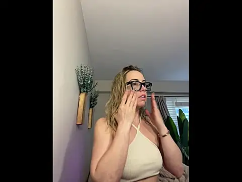 Ambrrr online show from June 10, 10:44 pm